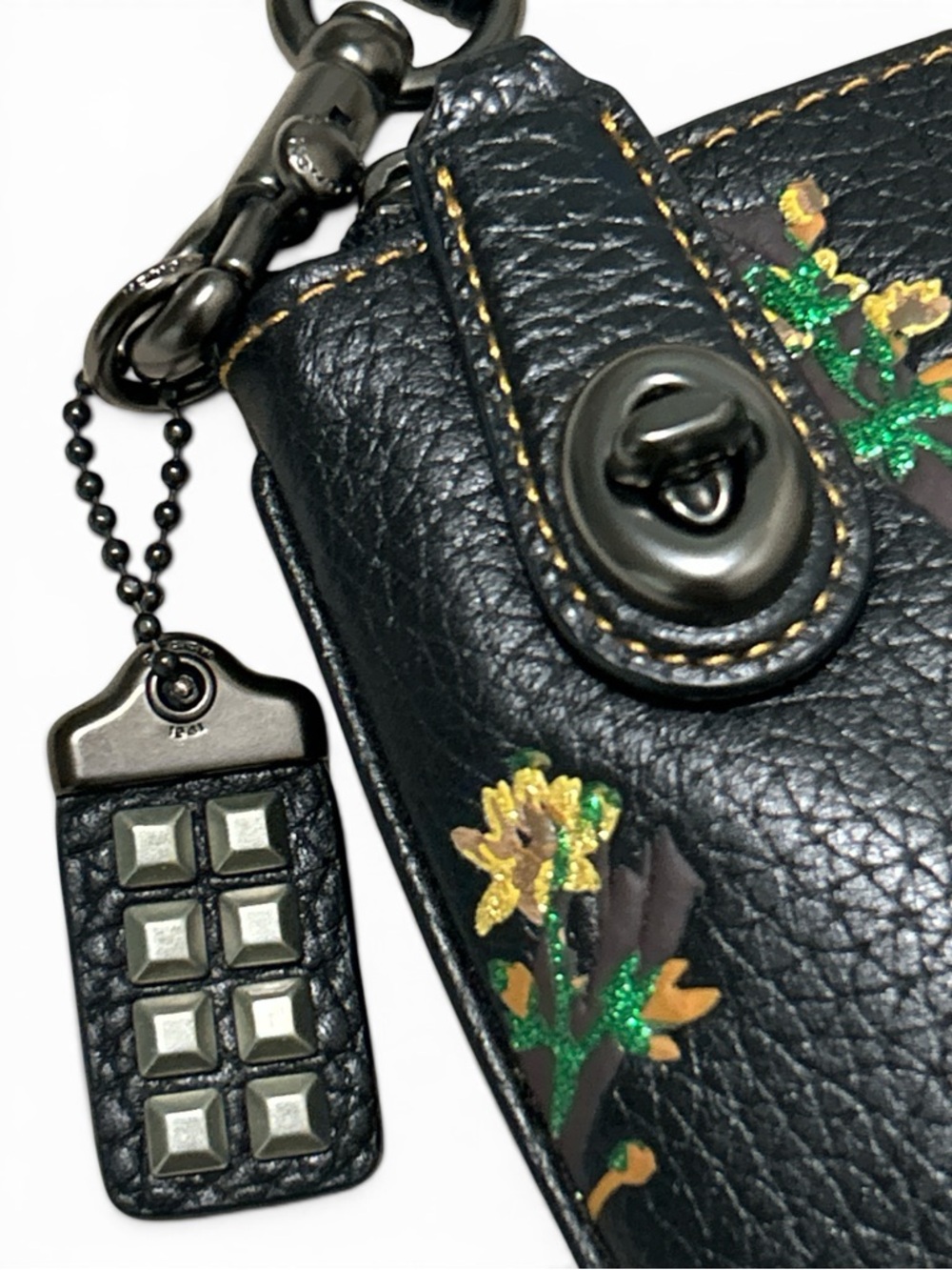 COACH Pyramid Eye Turnlock Wristlet/Clutch 30 Embossed Pebble Leather - Picture 4 of 10